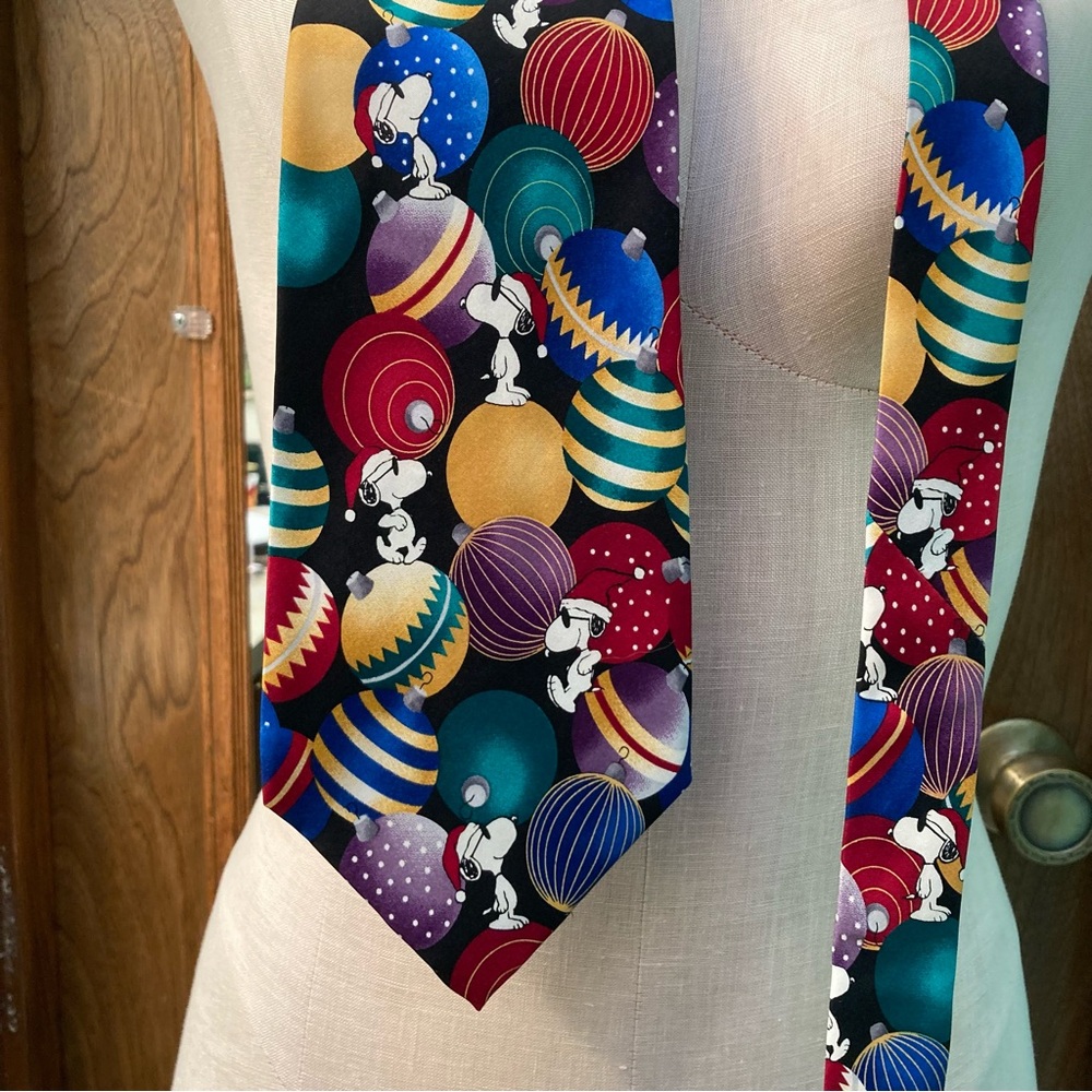 (2) Vintage Snoopy Christmas Ties - Picture 7 of 11